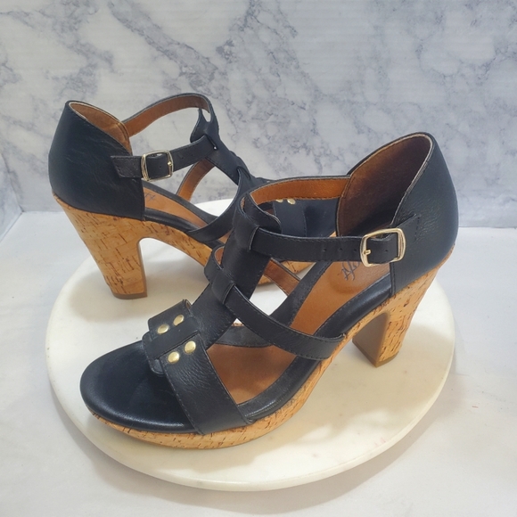 Sofft Shoes - EURO SOFT BY SOFFT Platform Sandals Womens 7 Black Leather Gold Hardware